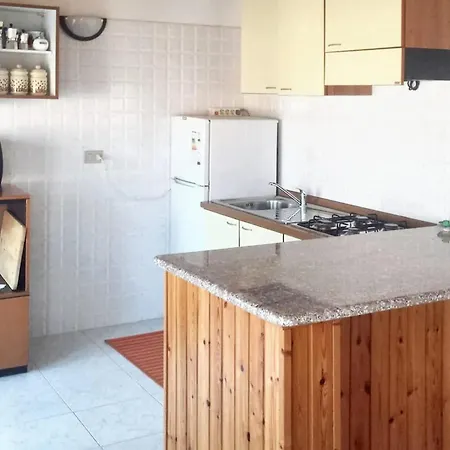 2 Bedrooms With Balcony At 아파트