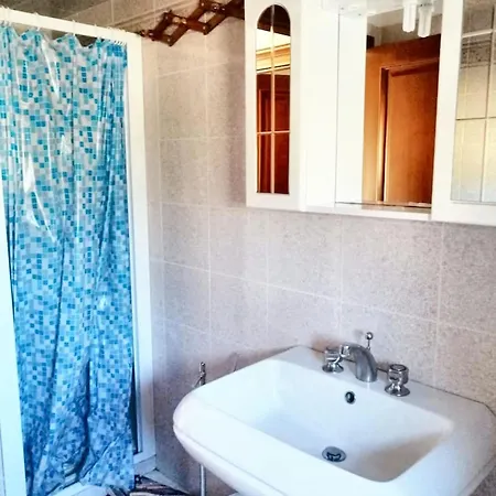 2 Bedrooms With Balcony At 툴라다
